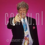 14-10-1998 Willibrord Frequin at studio in Amsterdam.

[keywords]Posed, Half Length, Eyecontact, Smiling, Pointing[/keywords]